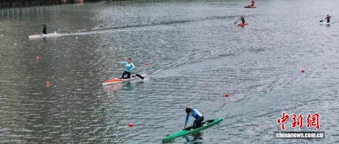 235名青少年在将乐金溪河上开启2026全国青少年皮