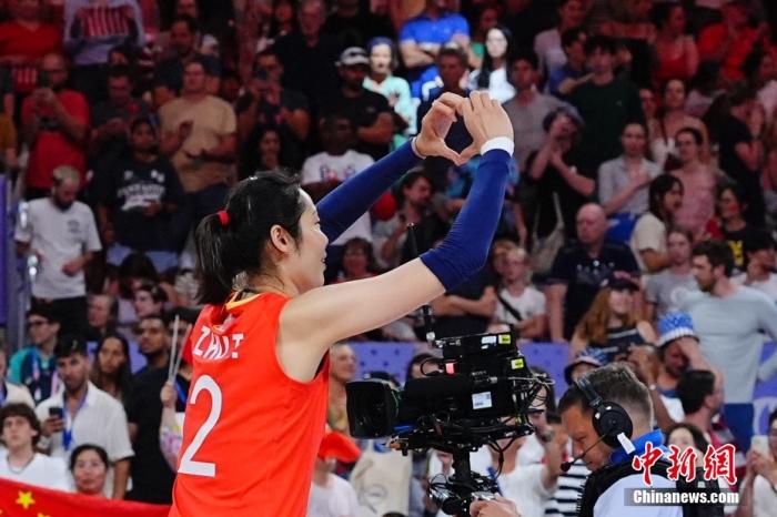 她好像回到了巅峰！朱婷携科内利亚诺夺得世俱