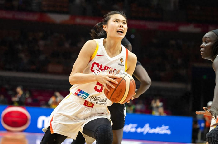 中国女篮逆转南苏丹王思雨获MVP 战术调整成关键