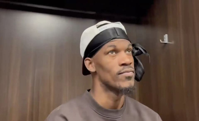 勇士小阵容战术致球员高负荷伤病频发 穆迪左膝