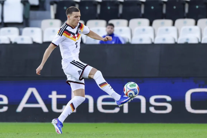 罗德里转会风波引曼城高层决策，贝席自由离队