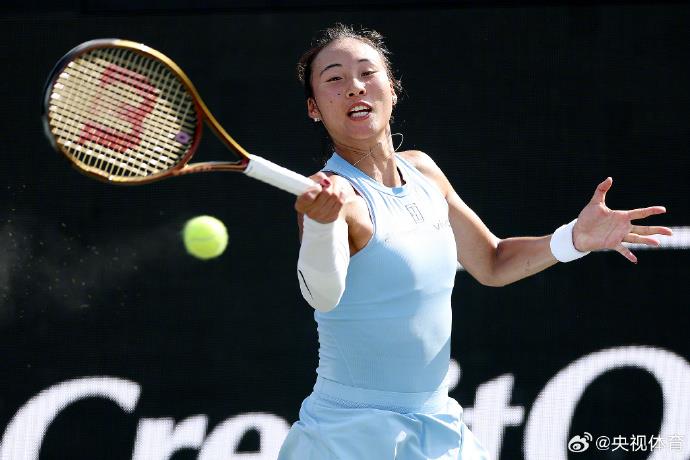 郑钦文因手肘伤势退赛，备战斯图加特赛将暂别