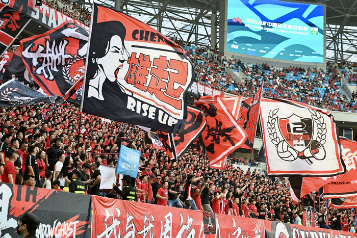 成都蓉城4-0横扫浙江队 五连胜领跑中超