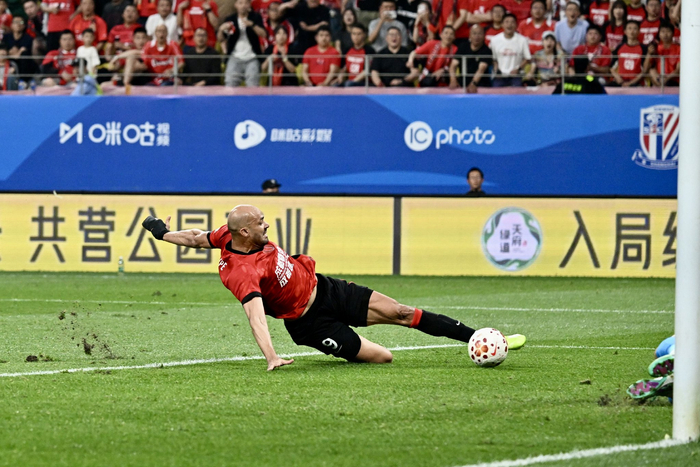 成都蓉城4-0横扫浙江队 五连胜领跑中超