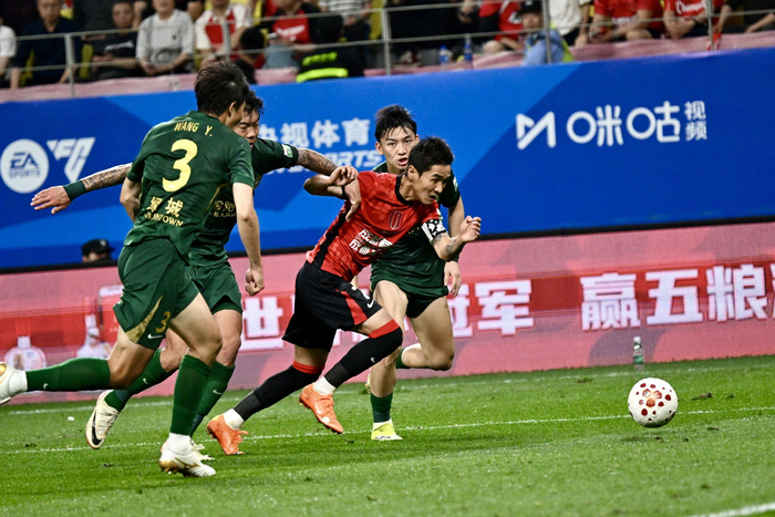 成都蓉城4-0横扫浙江队 五连胜领跑中超