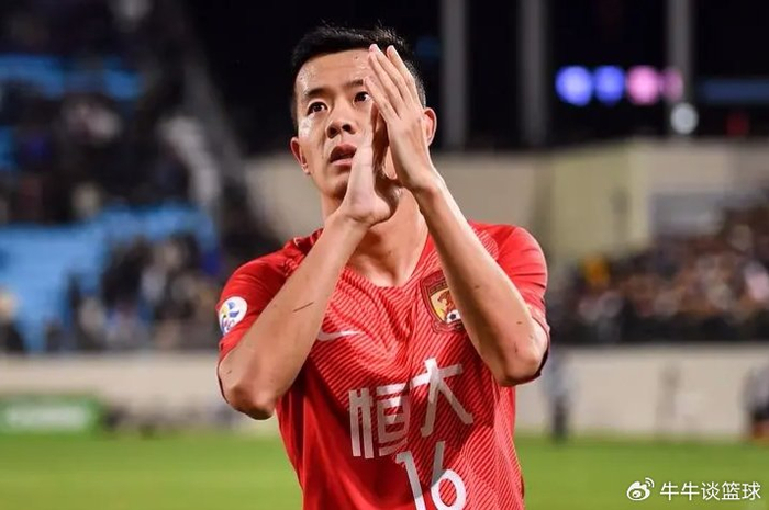 黄博文正式出任青岛西海岸定位球教练，被球迷